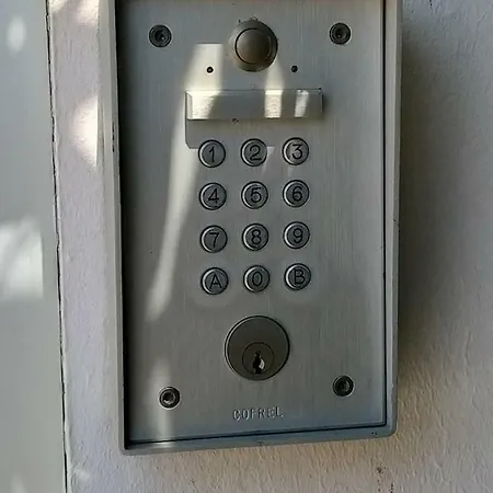 Le Liberte Et Port *